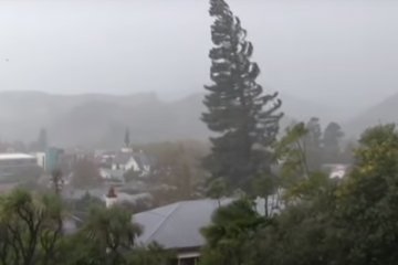 Ураганный ветер в столице. Фото: скриншот YouTube