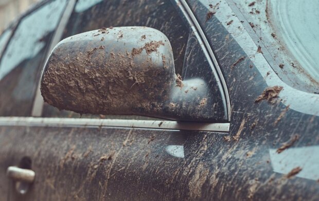 Водителей предупредили о штрафах за грязный автомобиль. Фото: скрин YouTube