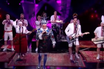 Верка Сердючка и мама. Фото: скриншот YouTube-видео