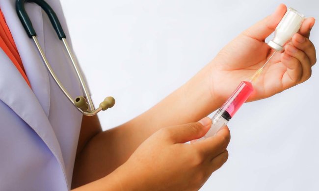 В МОЗ розповіли, як проходитиме вакцінація від ВПЛ з 1 січня 2026 року. Фото: скрін YouTube