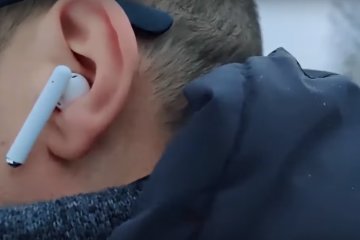 Беспроводные наушники, скриншот YouTube