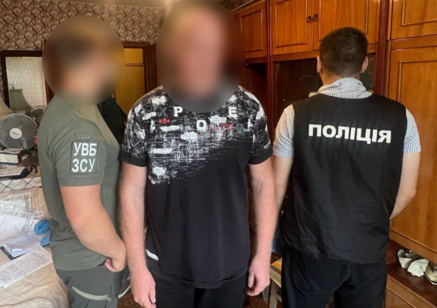 Поліція продовжує спецоперацію з упіймання ухилістів - забирають десятками з квартир та машин