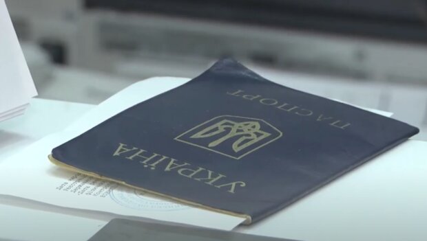 Паспорт. Фото: скрин видео