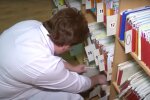 Регистратура в больнице. Фото: скриншот YouTube