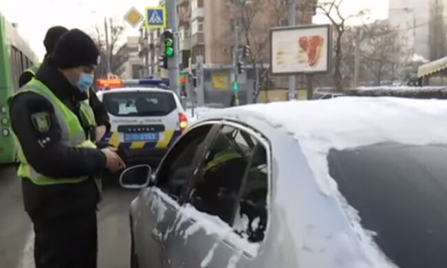 Співробітник патрульної поліції. Фото: скріншот YouTube-відео