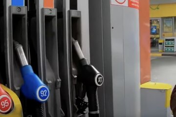 АЗС, скріншот із YouTube