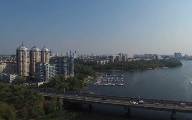 Река Днепр. Киев. Фото: скриншот Youtube