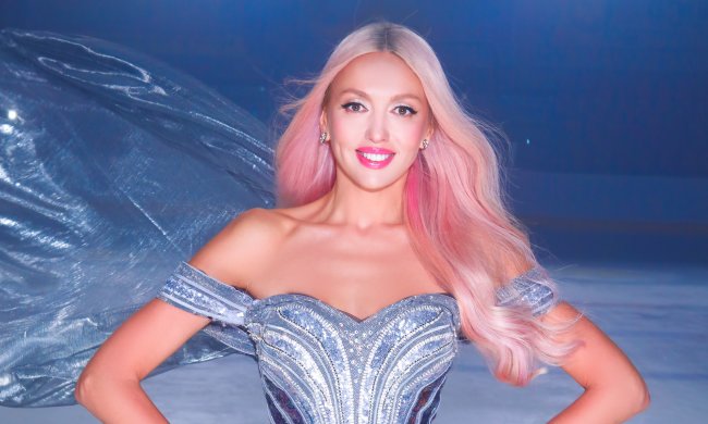 Оля Полякова перед выборами в Раду "засветила" тонкую полоску вызывающего купальника