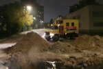 В Киеве возле школы прорвало теплотрассу, родители вздрогнули: пар валит со всех сторон