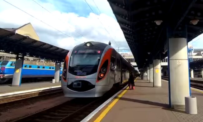 Жалобы на сервис "Укрзализныци". Фото: скриншот Youtube-видео