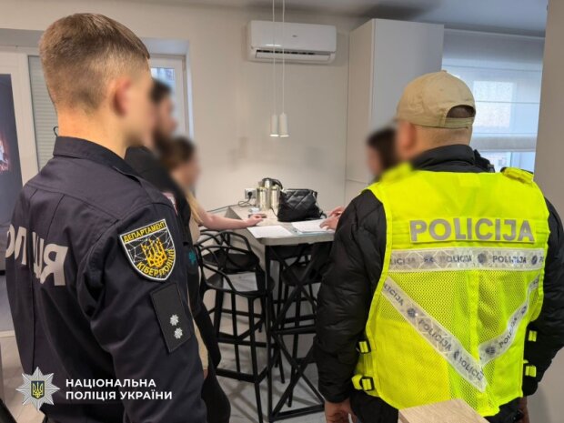 Представлялися латвійськими правоохоронцями: українські поліцейські ліквідували мережу кол-центрів, що ошукували громадян країн ЄС