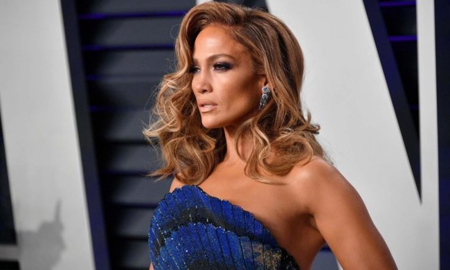 Из одежды только цепи: пикантное фото Дженнифер Лопес вызвало восторг в сетях