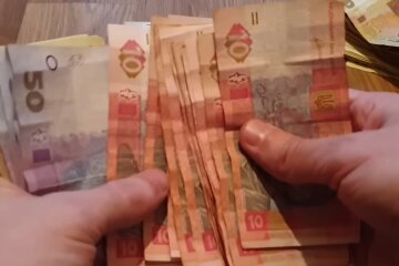 Деньги.  Фото: скриншот YouTube-видео