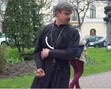 Чоловік у рясі вдарив дівчину. Подробиці про скандального «священника» у Києві
