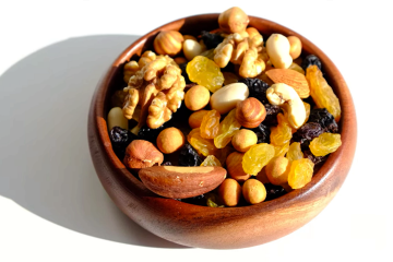 Які горіхи мають велику кількість білка. Фото: YouTube