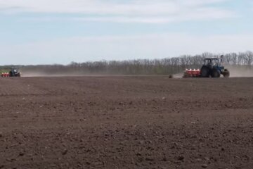 Робота на землі. Фото: скріншот YouTube-відео