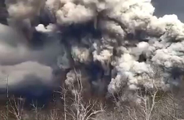 Извержение вулкана. Фото: скриншот Telegram-видео