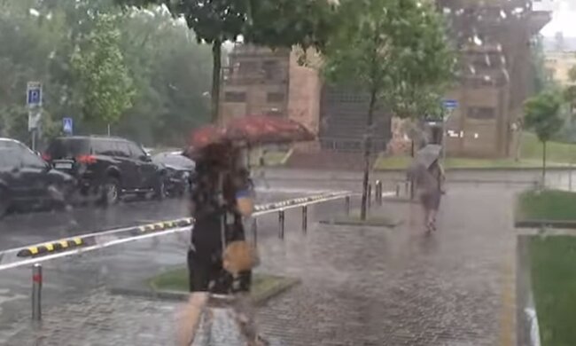 Дощ. Фото: скріншот YouTube-відео