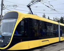 київський автобус на вулиці міста