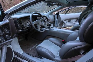 Jaguar XJ220. Фото: скриншот Youtube