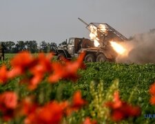 Бойові дії на фронті, українські військові на позиціях