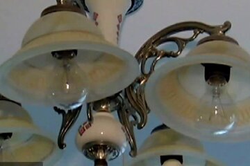 Люстра. Фото: скріншот Youtube