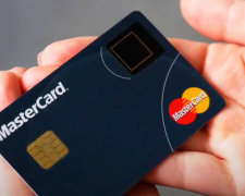 Ощадбанк повідомив про розширення програми Mastercard. Фото: YouTube