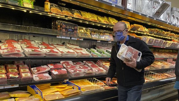Мясо дорожает с каждым днем: супермаркеты Днепра взвинтили цены, подробности
