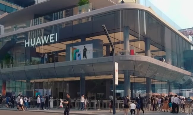 В Китае покупателей обслуживают роботизированные руки