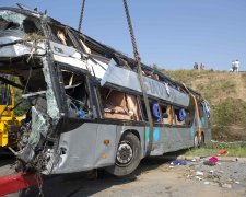 В ста километрах от столицы грузовик наскочил на автобус: 16 человек погибло