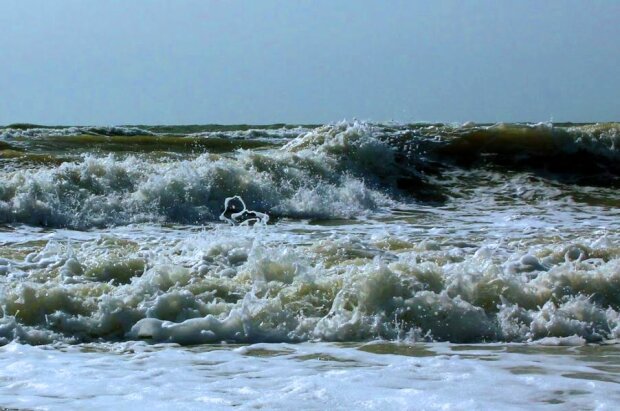Шторм на Азовском море. Фото: скриншот YouTube