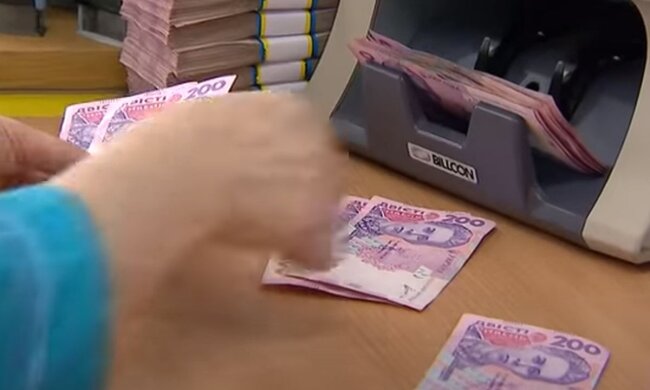 Гроші. Фото: скріншот YouTube-відео