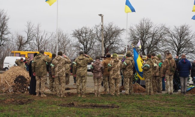 Пенсия для детей погибших военных: в ПФУ рассказали как оформить и сколько платят