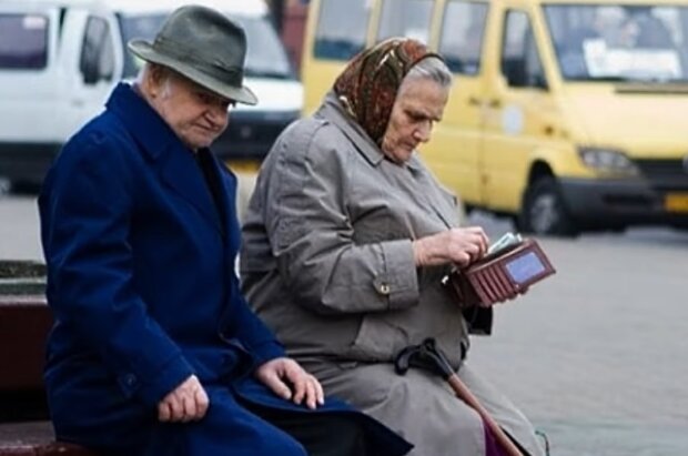 Пенсионеры.  Фото: скриншот YouTube-видео