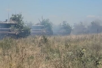 Российские оккупанты стягивают тяжелое вооружение к линии соприкосновения. Фото: скрин youtube