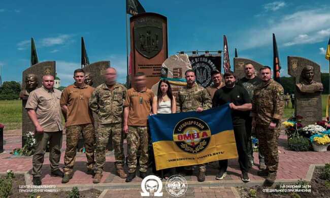 Живий зв'язок поколінь: бійці "Омеги" вшанували героїв Холодного Яру та свого легендарного командира