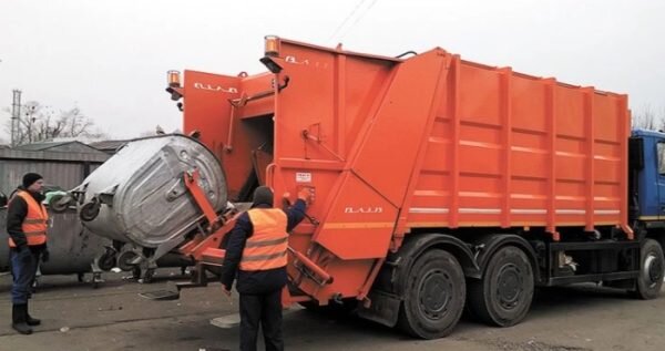 Сміттєвий контейнер на вулиці Миколаєва