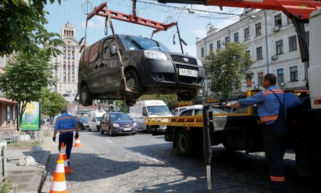 Столичную элиту наконец наказали за наглость и хамство: будут ходить пешком