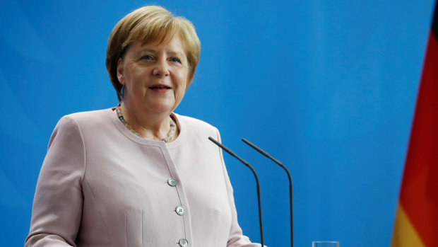Меркель перенесла несколько приступов. Но в ФРГ уверяют, что она здорова и активна