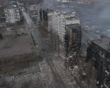 Зруйновані будинки у Бородянці. Фото: скріншот YouTube-відео