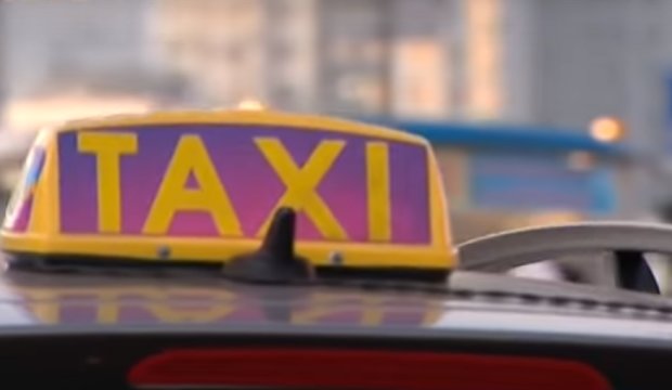 Службы такси. Фото: Факты