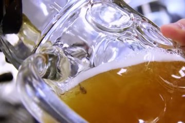 Во Франции упал спрос на пиво. Фото: скрин youtube