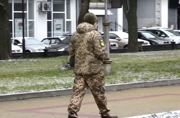 Військовослужбовець. Фото: скріншот YouTube-відео