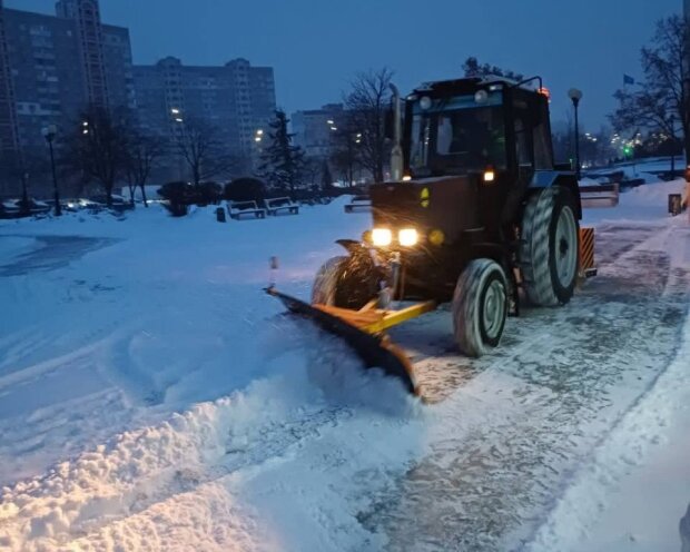Через негоду заблоковано всі траси - у столиці та області справжній колапс . Фото: Telegram