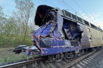 На Львівщині сталася жахлива аварія, через ДТП з рейок зійшов потяг. Фото: Telegram