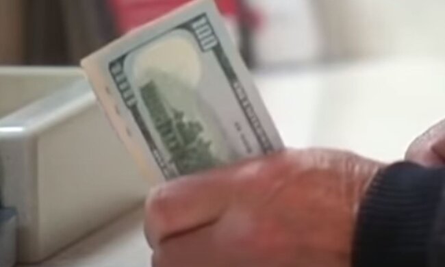 Доллары. Фото: скриншот YouTube-видео
