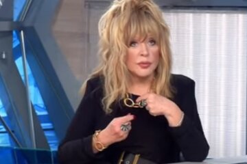 Вся в черном и со слезами на глазах: Алла Пугачева не выдержала