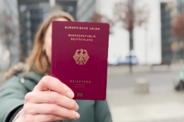 Украинцам раздадут новые паспорта в США, Канаде, Германии, Польше без отмены гражданства