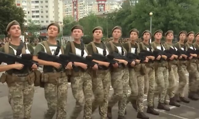Жінки військові. Фото: YouTube, скрін