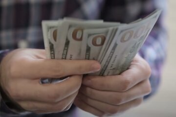 Гроші. Фото: YouTube, скрін